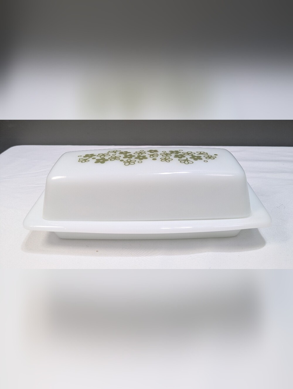 Vintage Pyrex Green Spring Blossom Crazy Daisy 7 inch Butter Dish w/ Lid USA